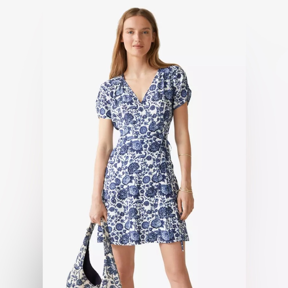 Velvet by Spencer and Graham wrap blue white Floral Dress